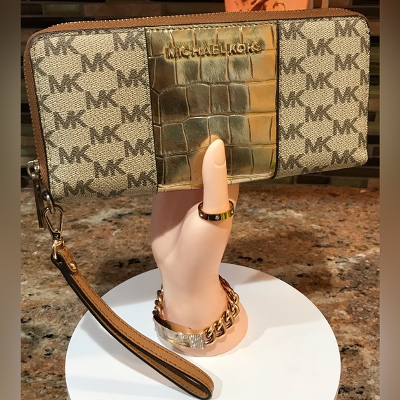 Michael Kors Gold Croc Embossed Signature Large Zip Around Wallet/Wristlet ๐ฅ - Picture 13 of 17